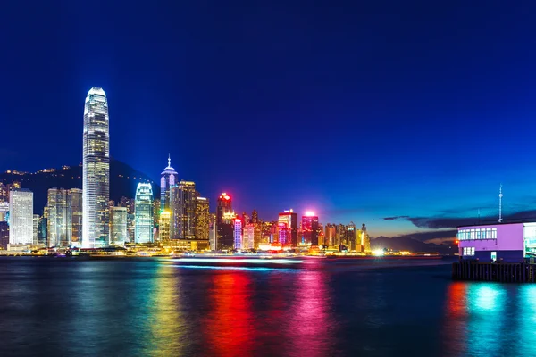 Hong kong skyline à noite — Fotografia de Stock