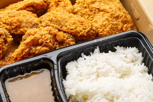 Stekt kyckling ris bento låda — Stockfoto