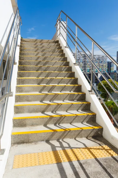 Zementtreppe im Außenbereich — Stockfoto