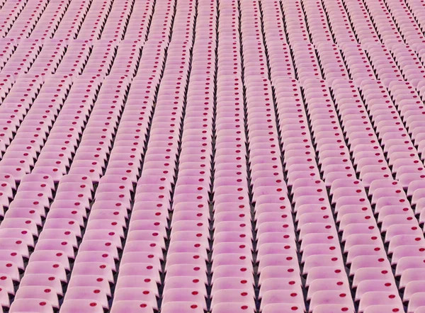 Siedzenia publiczność na stadionie z różowy kolor — Zdjęcie stockowe