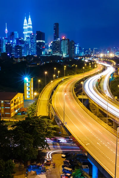 Kuala Lumpur skyline 's nachts — Stockfoto