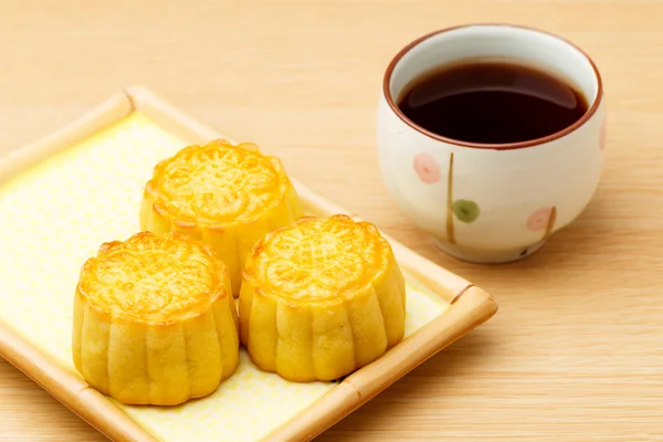 Mooncake and tea — Stock Photo, Image