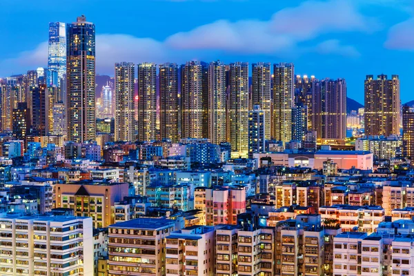 Kowloon bölgesinde geceleri — Stok fotoğraf
