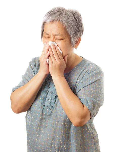 Tüsszögés ázsiai idős asszony — Stock Fotó