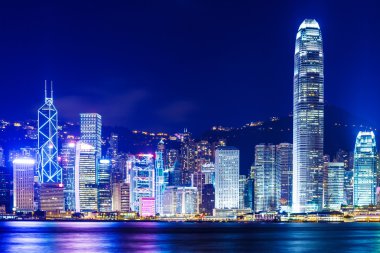 Geceleyin Hong Kong silueti
