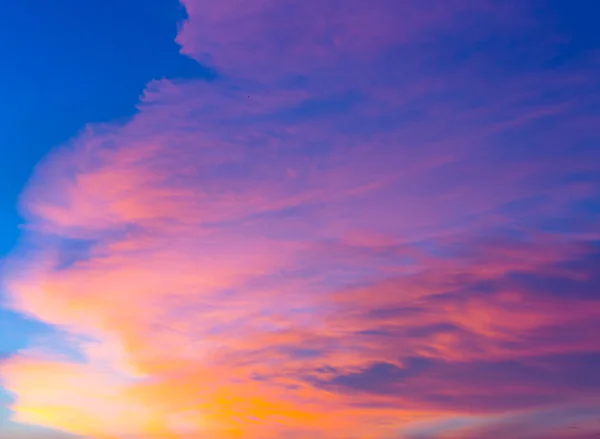 Cloudscape tijdens zonsondergang — Stockfoto