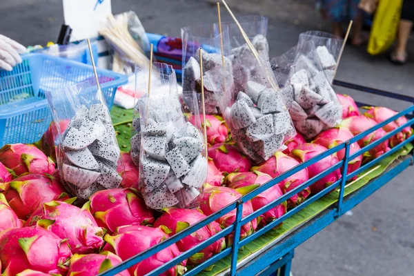 Dragon fruit on market stand — Stock Photo, Image