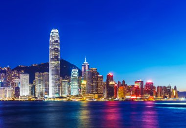 Alacakaranlıkta Hong Kong Skyline