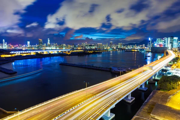 Ciudad de Hong Kong con autopista por la noche —  Fotos de Stock