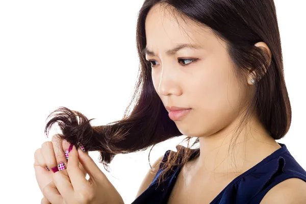 Mulher asiática com problema de cabelo — Fotografia de Stock
