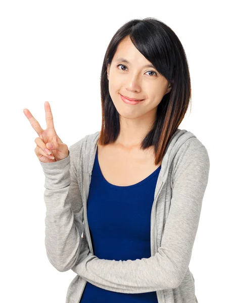 Asiática chica mostrar victoria signo aislado en blanco fondo —  Fotos de Stock
