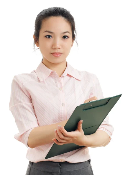 Asiatiska affärskvinna skriva på filen pad — Stockfoto