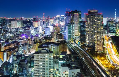 Tokyo şehri geceleri.