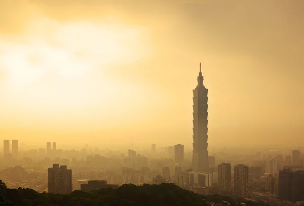 Taipei, Taiwan linha do horizonte da noite — Fotografia de Stock