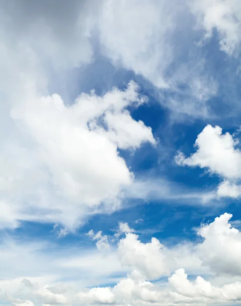 Dia ensolarado cloudscape — Fotografia de Stock