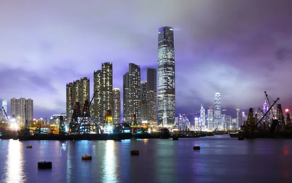 Quartier Kowloon à Hong Kong la nuit — Photo