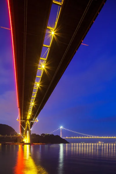 Нижний вид подвесного моста — стоковое фото