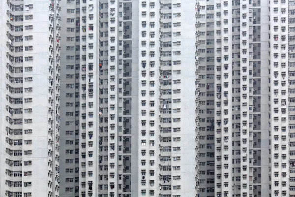 Overpopulated building in city — Stock Photo, Image