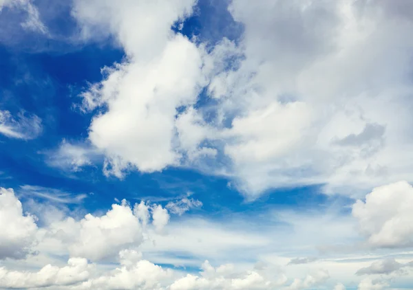 Ηλιόλουστη ημέρα cloudscape — Φωτογραφία Αρχείου