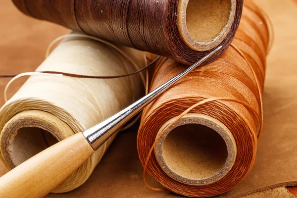 Tråd för läder hantverk — Stockfoto