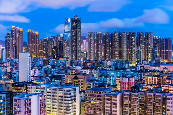 Cidade urbana em Hong Kong à noite — Fotografia de Stock