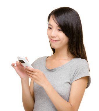 Asyalı kadın telefon kullanma