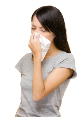 Asyalı kadın hapşırma