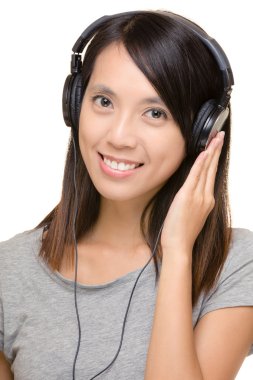 Asyalı kadın müzik dinlemek