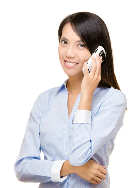 Asian woman talking with mobile — Stock Photo, Image