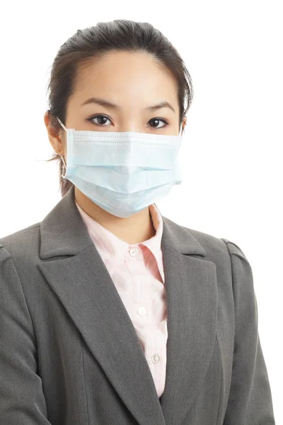 Mujer de negocios asiática con máscara facial — Foto de Stock