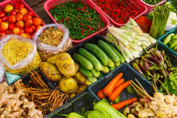 Légumes dans l'étal du marché — Photo