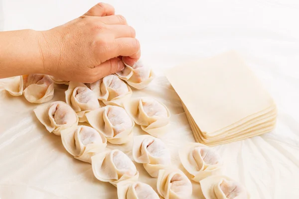 Fazendo de bolinho chinês tradicional — Fotografia de Stock