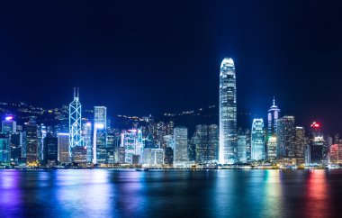 Geceleyin Hong Kong silueti
