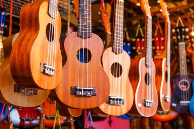 Ukulele gitar satmak için