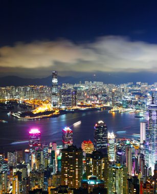 Hong kong şehir manzaralı zirve gece gelen