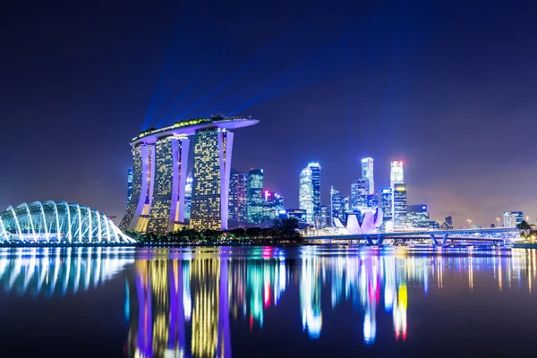 Singapore stad på natten — Stockfoto