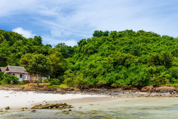 Hermosa playa en la isla — Foto de Stock