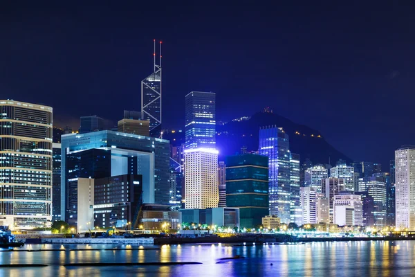 Edificio corporativo de Hong Kong sobre la costa —  Fotos de Stock