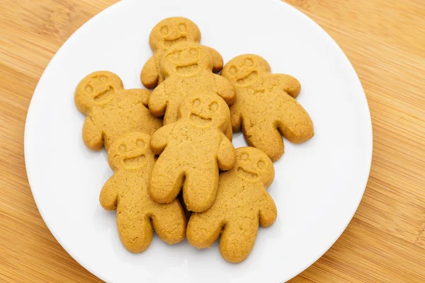 Pepparkakor på tallrik — Stockfoto