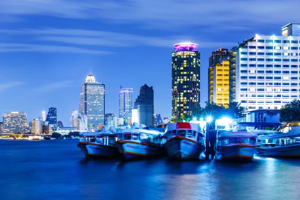 Bangkok skyline w nocy — Zdjęcie stockowe