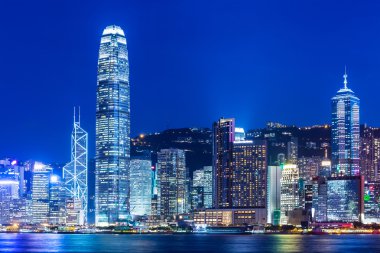 Geceleyin Hong Kong silueti
