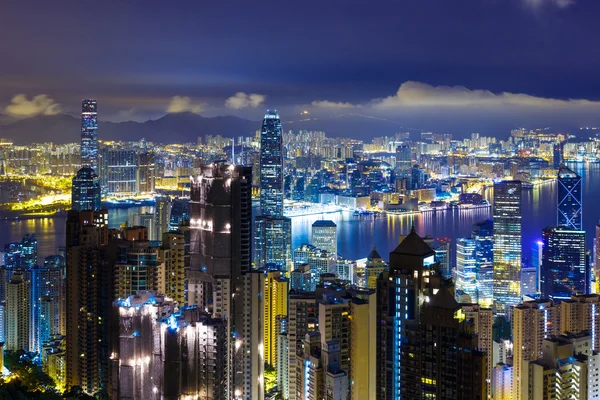 Paisaje urbano en Hong Kong por la noche — Foto de Stock