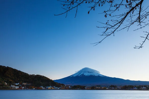 Mt. Fuji and lake — Stock Photo, Image