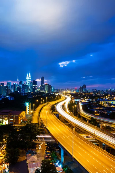 Kuala Lumpur skyline di notte — Foto Stock
