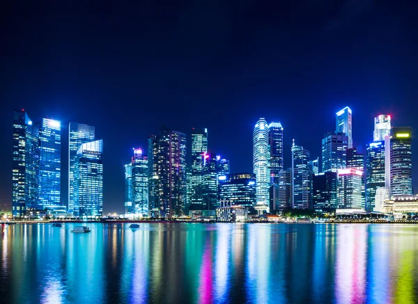 Singapore stad skyline på natten — Stockfoto