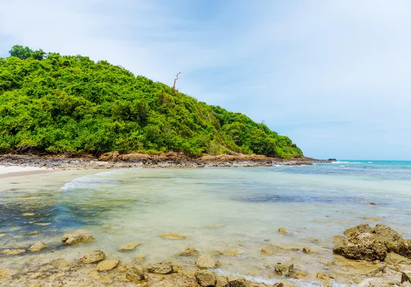 Hermosa playa en la isla — Foto de Stock