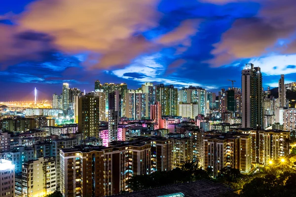 Urbana staden i hong kong på natten — Stockfoto