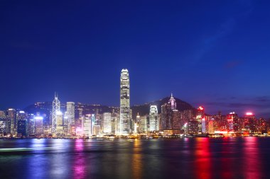 Geceleyin Hong Kong silueti