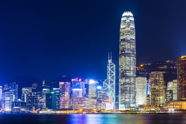 Geceleyin Hong Kong silueti