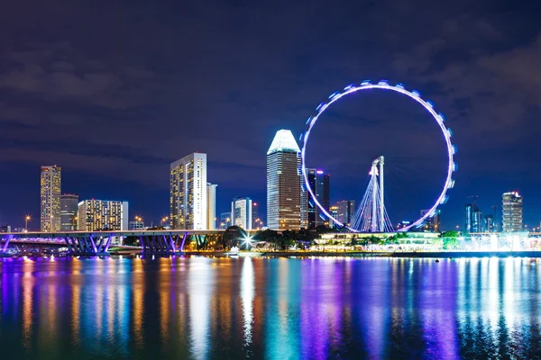 Singapore orizont oraș pe timp de noapte — Fotografie, imagine de stoc